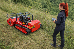 *-Raupenmäher_Hybrid-Benzin-Elektro-ferngesteuert---AMD-R-100