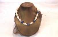Maholiss - <p><strong>Wunderschöne Calzit Kette </strong></p><p><strong>ca.50 cm lang mit Magnetverschluß</strong></p><p><strong>Perlen: 8mm / 14mm Calcit/ Sodalith/ Perle</strong></p><p><strong>handgemacht by Maholiss</strong></p>