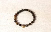 Maholiss - <p><em><strong>Modisches Tigerauge Armband mit</strong> <strong>Edelstahlkopf</strong></em></p><p><strong>Länge:</strong> ca.18 cm<strong> Perlen:</strong> 8mm</p><p><em><strong>Steinschmuck ist nicht nur ein modischer Hingucker sondern gibt auch sehr positive Schwingungen an unseren Körper ab.<br />So können sie nicht nur ihre Äußere Schönheit betonen, sondern auch ihrer Seele was Gutes tun.</strong></em></p><p>Bei allen Handgefertigten Schmuckstücken werden nur Ausgewählte Qualitätsprodukte verwendet,<br />und in eigener Werkstatt hergestellt.</p>