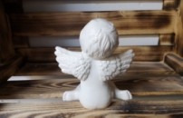 Maholiss - <p><em><strong>Keramik Engel handgefertigt in eigener Werkstatt!</strong></em></p><p><em><strong>Artikeldetails</strong></em></p><p><em><strong>- ca.16 cm hoch</strong></em></p><p><em><strong>- Wetterfest bis -10 `C</strong></em></p><p><em><strong>- In der Farbe beige </strong></em></p><p><em><strong>Symbolfoto - da es sich um Handarbeit handelt kann auch bei Verwendung der gleichen Form sowie Farbe das fertige Werkstück immer wieder minimal anders aussehen. </strong></em></p><p> </p>