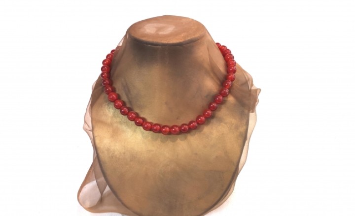 Maholiss - <p><strong><em>Wunderschönes Carneol Schmuckset - must have!</em></strong></p><p><strong><em>Carneol soll der Stein der ewigen Jugend sowie der Erneuerung sein und uns mehr Vitalität und Lebensfreude beschern.</em></strong></p><p><strong><em>Kette: ca. 45 cm mit Magentverschluß </em></strong></p><p><strong><em>Magnetverschluss</em> Metall silberfarbig</strong></p><p><strong><em>Achtung nicht für Menschen mit Herzschrittmacher geeignet</em></strong></p><p><strong><em>Armband: 18cm  </em><em>Perlen: 10mm</em></strong></p><p><strong><em>handgemacht by Maholiss</em></strong></p>